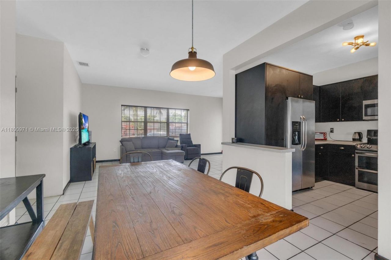 1371 NW 198th St, Miami Gardens, FL 33169 Photo