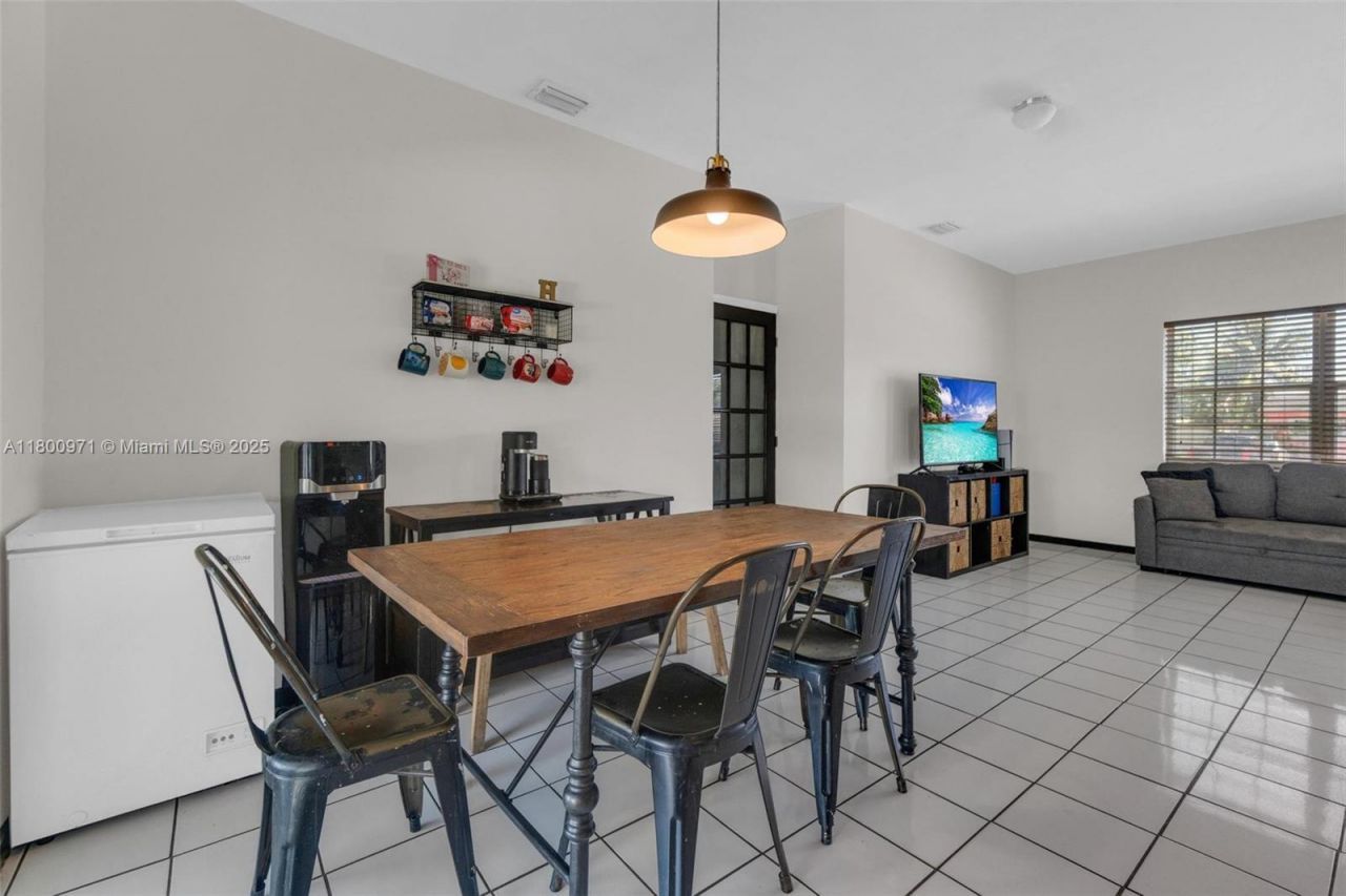 1371 NW 198th St, Miami Gardens, FL 33169 Photo