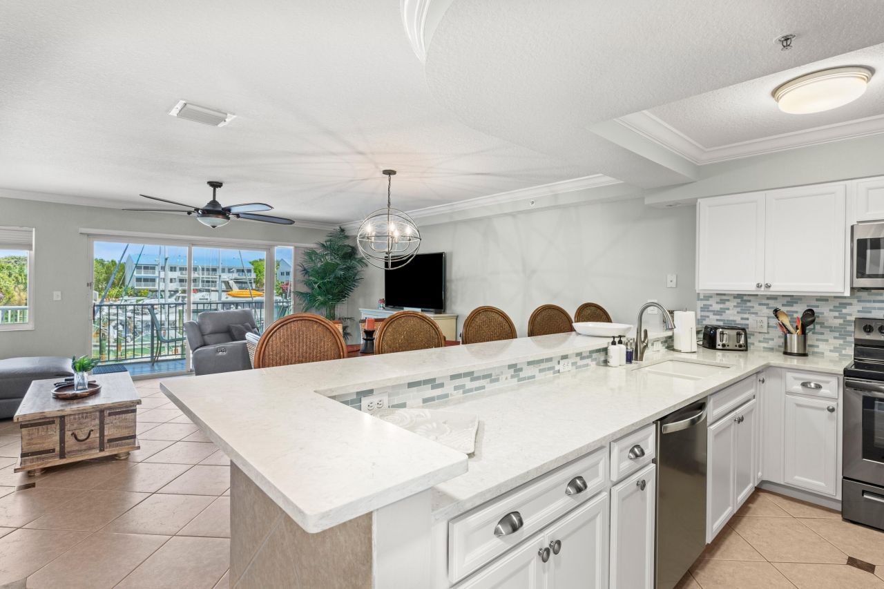 95 Coco Plum Drive, Unit 5D, Marathon, FL 33050 Photo