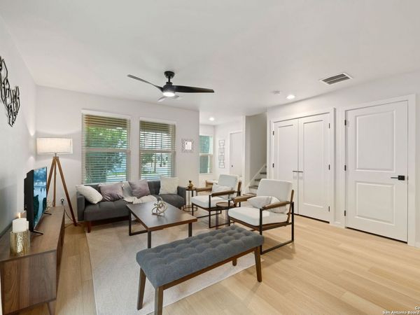 1102 S Gevers St, San Antonio, TX 78210