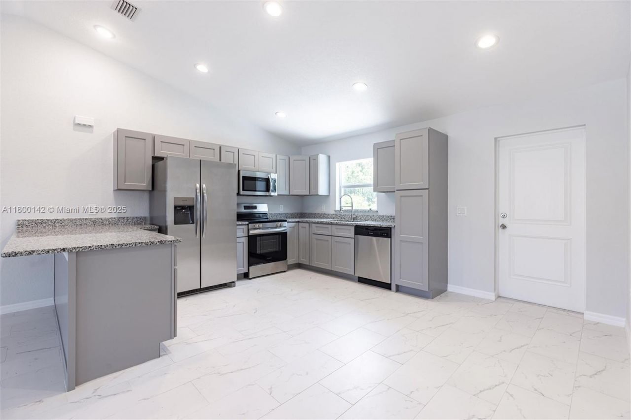 2004 Rosa Ct, Lehigh Acres, FL 33972 Photo