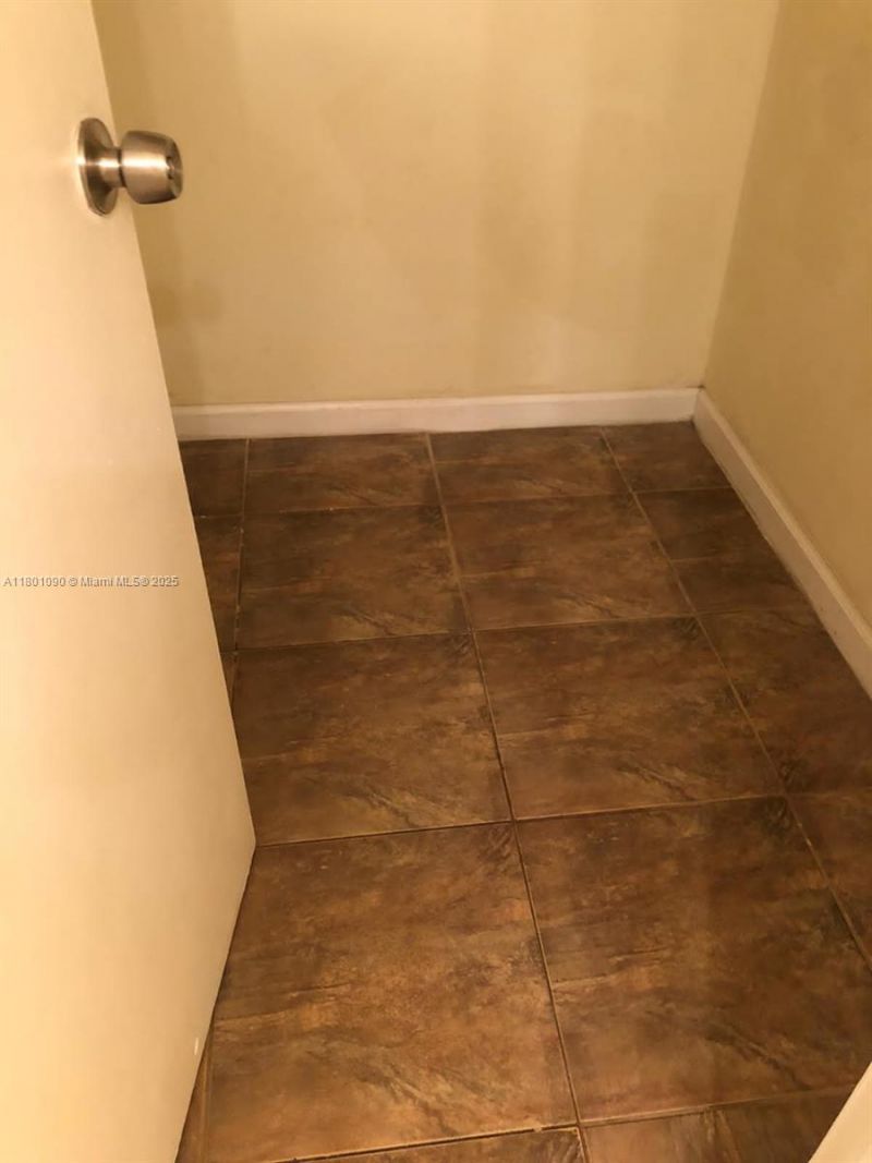 492 NW 165th St Rd, Unit C514, Miami, FL 33169 Photo