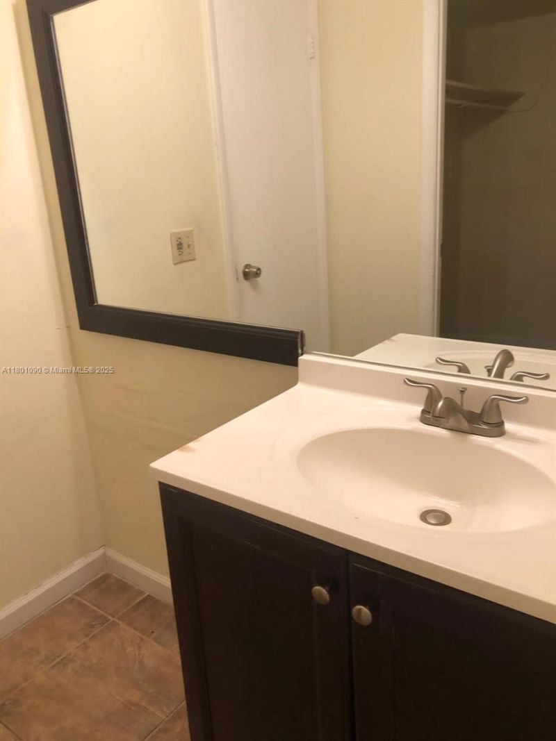 492 NW 165th St Rd, Unit C514, Miami, FL 33169 Photo