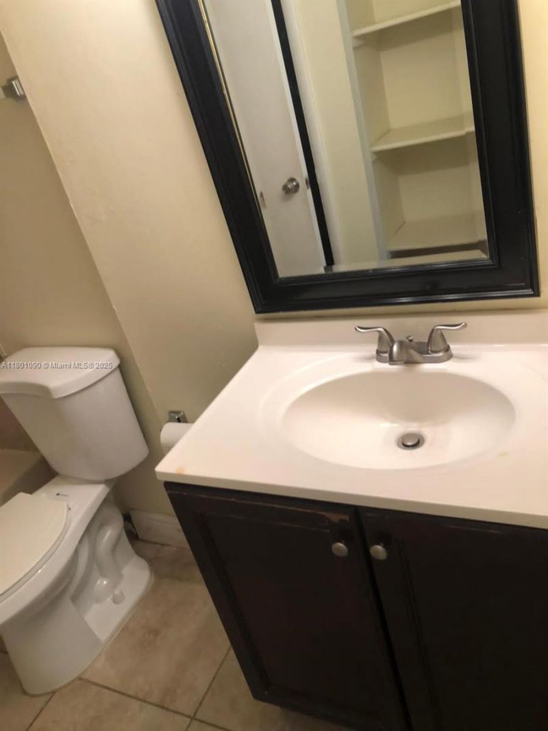 492 NW 165th St Rd, Unit C514, Miami, FL 33169 Photo