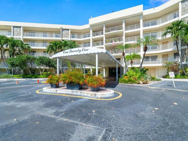 800 Cypress Grove Drive, Unit 211, Pompano Beach, FL 33069