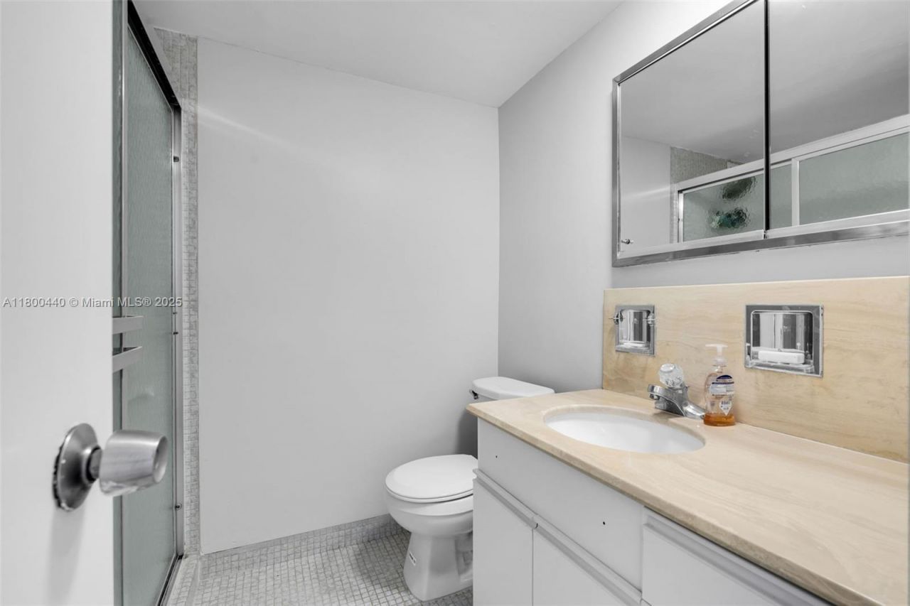 5700 Collins Ave, Unit 4A, Miami Beach, FL 33140 Photo