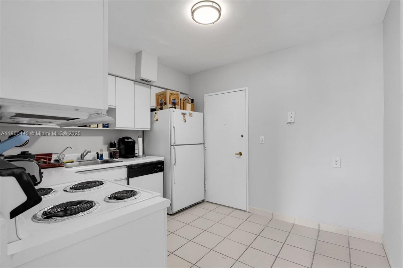5700 Collins Ave, Unit 4A, Miami Beach, FL 33140 Photo