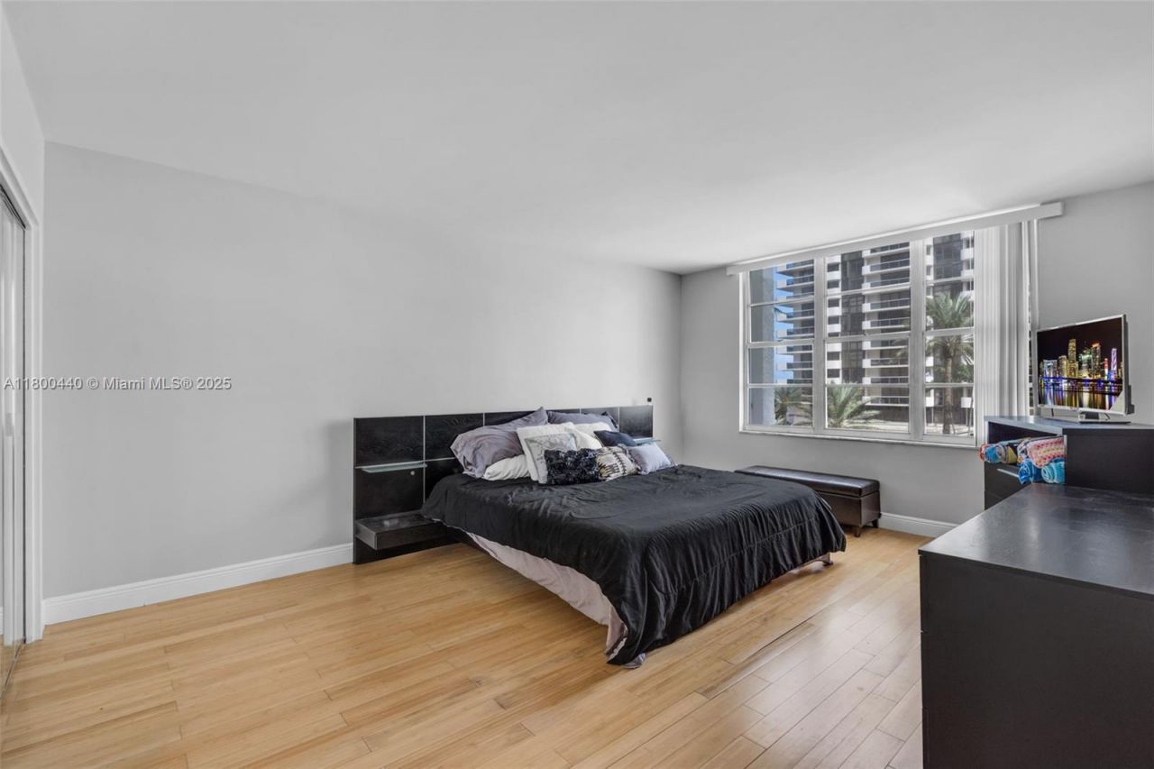 5700 Collins Ave, Unit 4A, Miami Beach, FL 33140 Photo