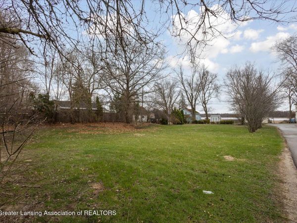 15385 Temple Drive, Bath, MI 48808