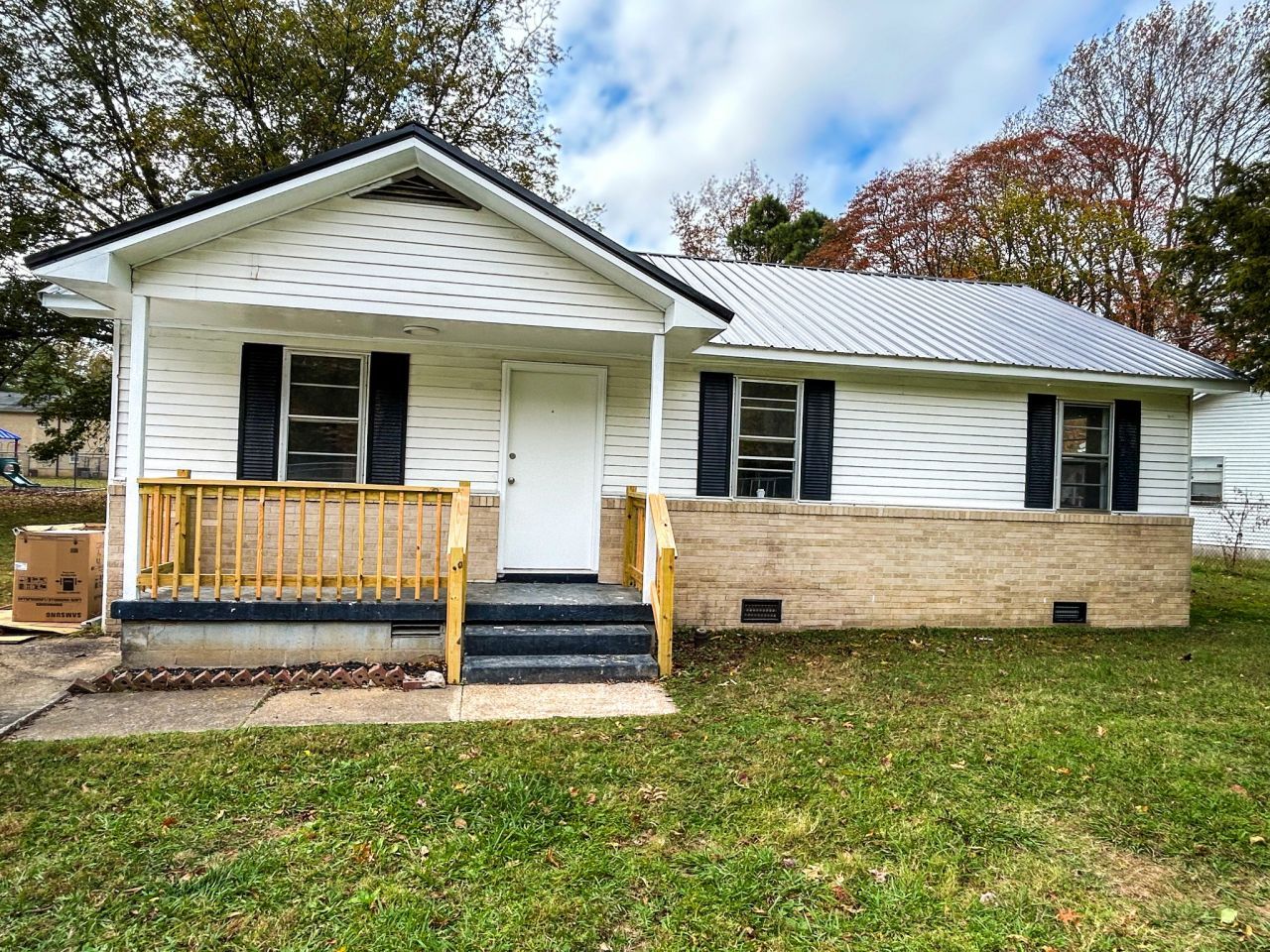 727 Powell St, Paris, TN 38242 Main Photo