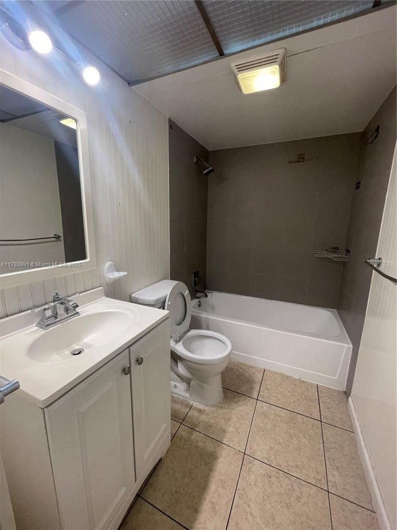 4200 NW 3rd Ct, Unit 134, Plantation, FL 33317 Photo