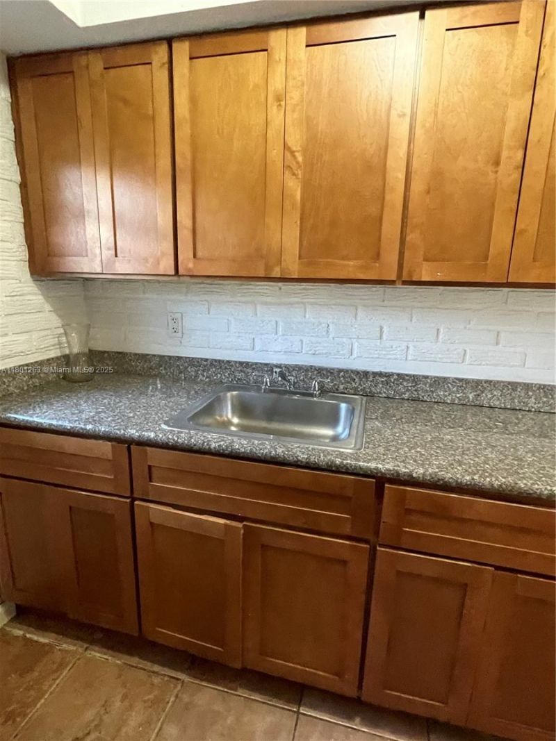 7841 Dunham Blvd, Unit 6, Miami, FL 33138 Photo