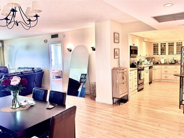 600 Three Islands Blvd, Unit 905, Hallandale Beach, FL 33009