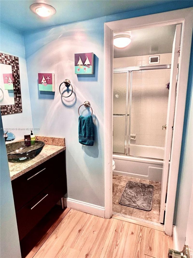 600 Three Islands Blvd, Unit 905, Hallandale Beach, FL 33009 Photo