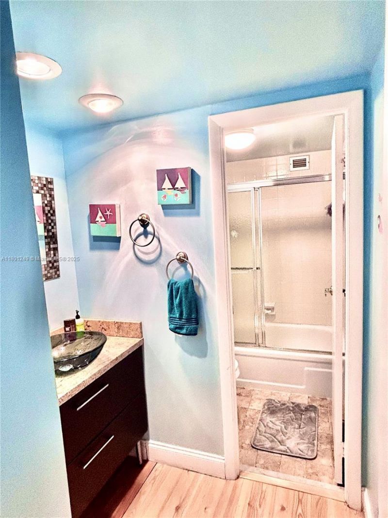 600 Three Islands Blvd, Unit 905, Hallandale Beach, FL 33009 Photo