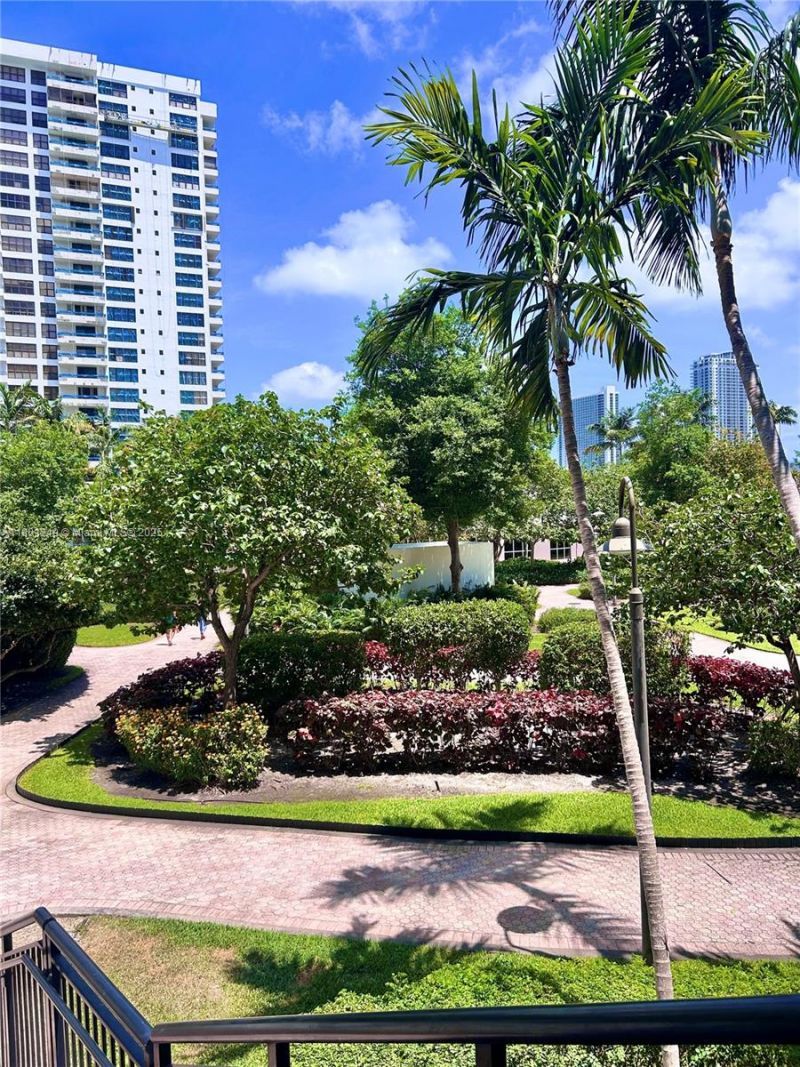 600 Three Islands Blvd, Unit 905, Hallandale Beach, FL 33009 Photo