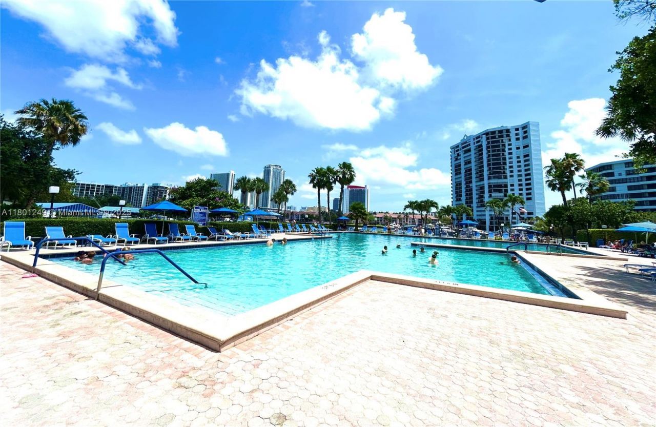 600 Three Islands Blvd, Unit 905, Hallandale Beach, FL 33009 Photo