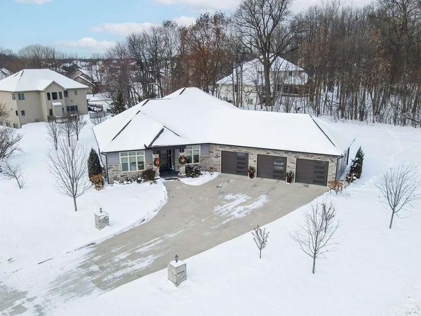 900 WOODCREST HEIGHTS DRIVE, Menasha, WI 54952