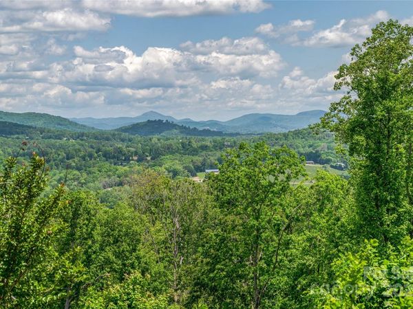 81 Curtain Bluff, Hendersonville, NC 28791