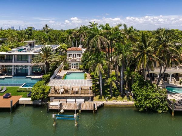 5215 Pine Tree Dr, Miami Beach, FL 33140