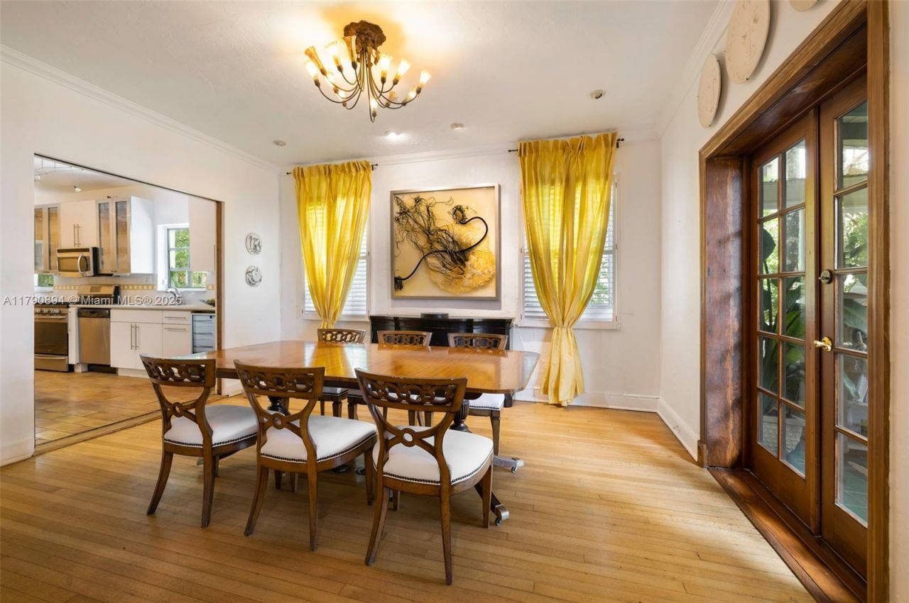 5215 Pine Tree Dr, Miami Beach, FL 33140 Photo