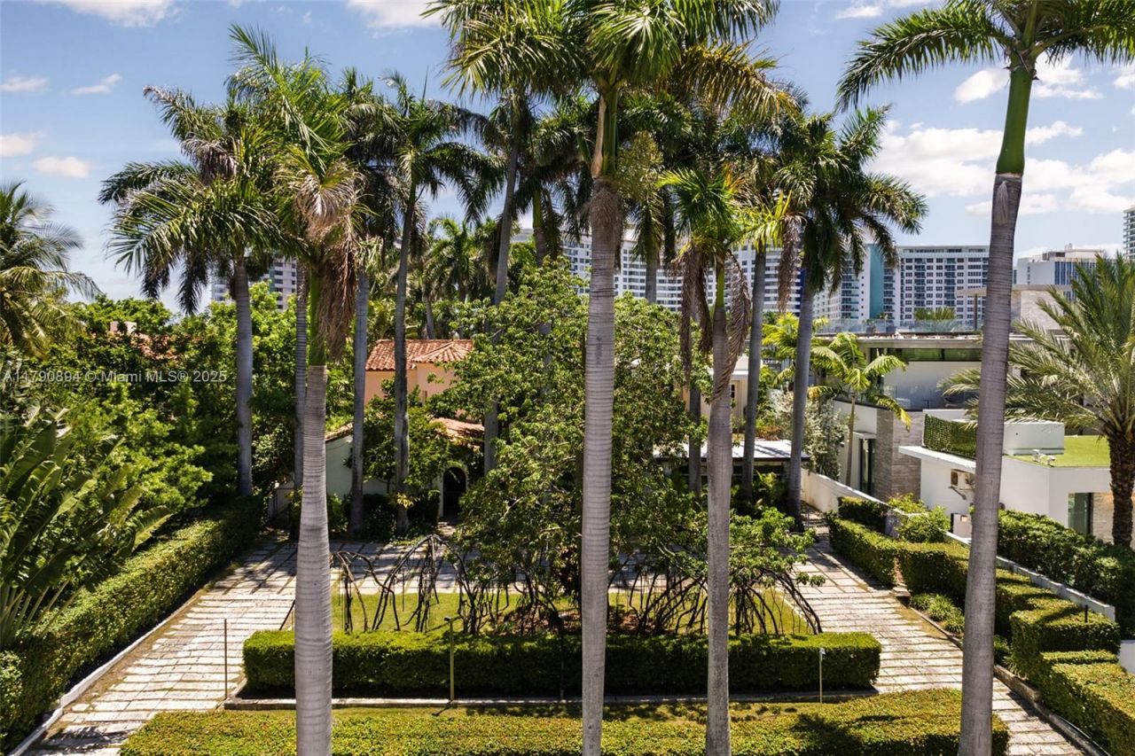 5215 Pine Tree Dr, Miami Beach, FL 33140 Photo