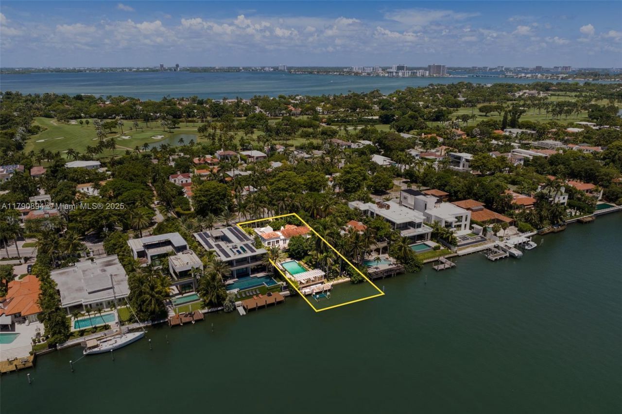 5215 Pine Tree Dr, Miami Beach, FL 33140 Photo