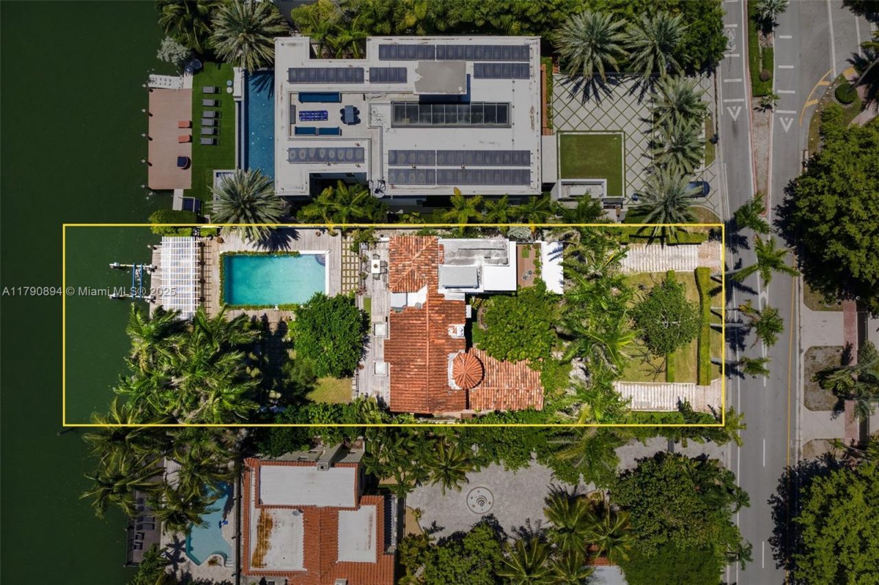 5215 Pine Tree Dr, Miami Beach, FL 33140 Photo