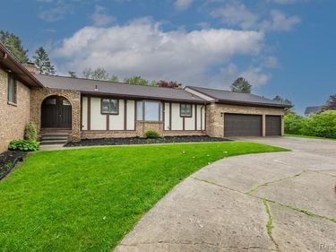 59663 PETTENGILL Drive, Lyon Twp, MI 48165