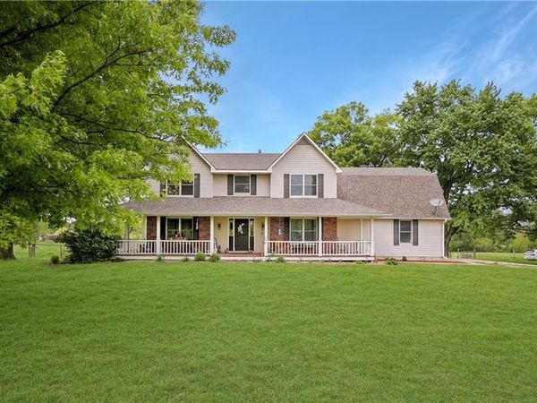 25002 E Twin Pines Drive, Harrisonville, MO 64701