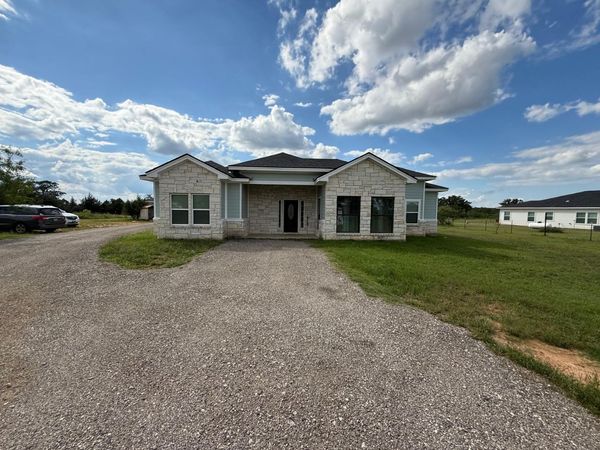 497 Brown RD, McDade, TX 78650