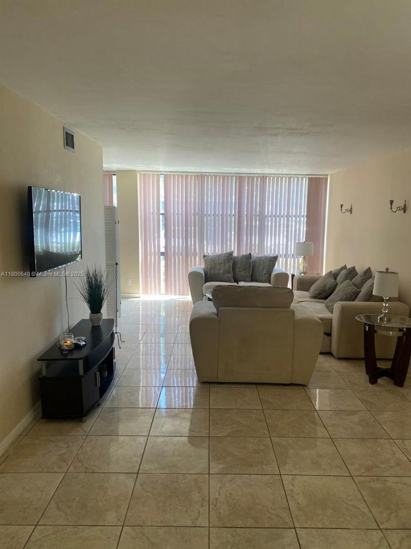 800 Parkview Dr, Unit 104, Hallandale Beach, FL 33009 Photo