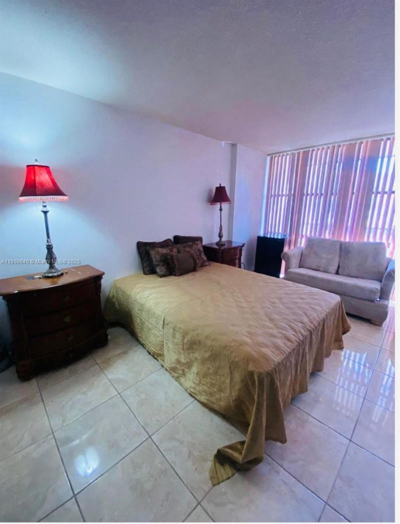800 Parkview Dr, Unit 104, Hallandale Beach, FL 33009 Photo