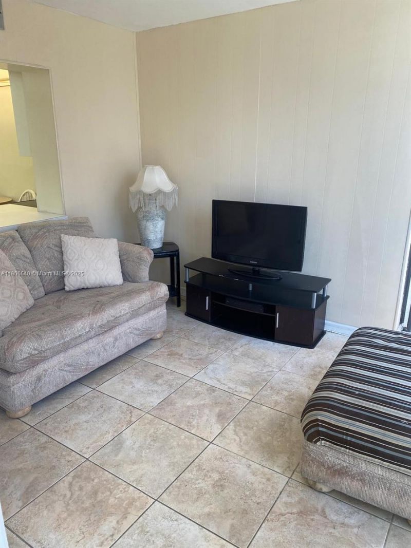 800 Parkview Dr, Unit 104, Hallandale Beach, FL 33009 Photo