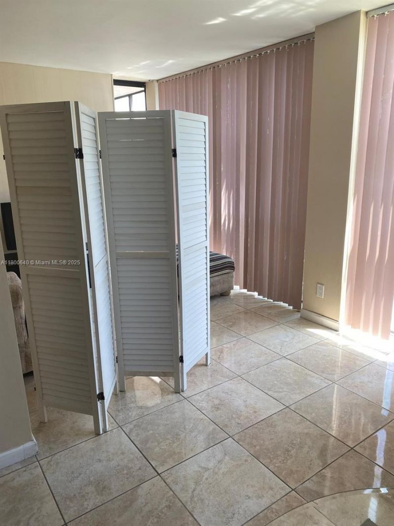 800 Parkview Dr, Unit 104, Hallandale Beach, FL 33009 Photo