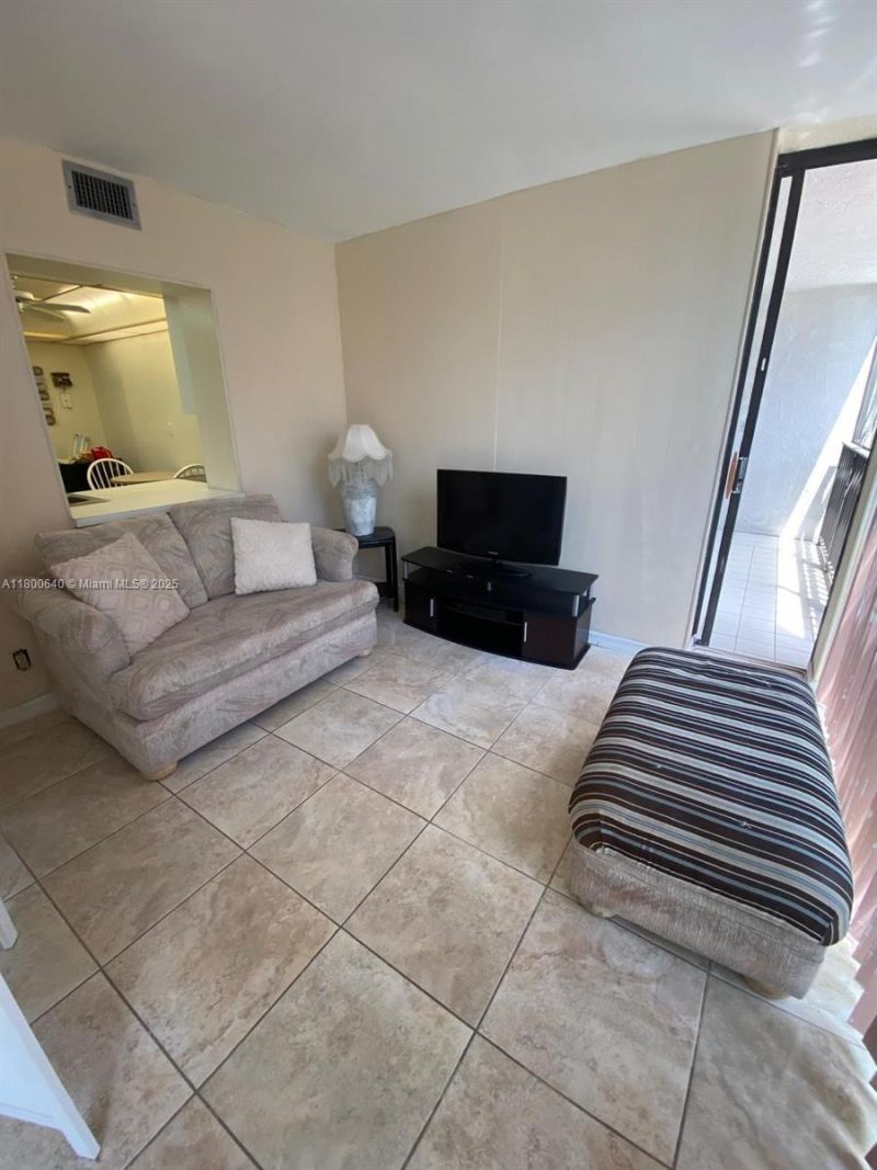 800 Parkview Dr, Unit 104, Hallandale Beach, FL 33009 Photo