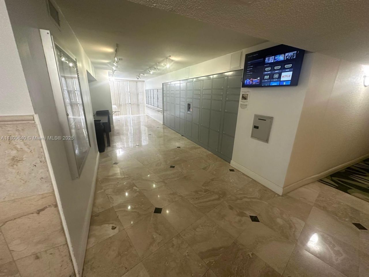 800 Parkview Dr, Unit 104, Hallandale Beach, FL 33009 Photo