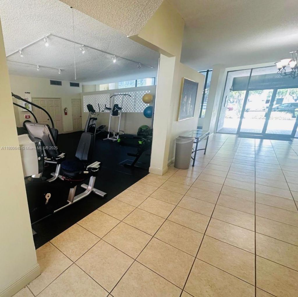 800 Parkview Dr, Unit 104, Hallandale Beach, FL 33009 Photo