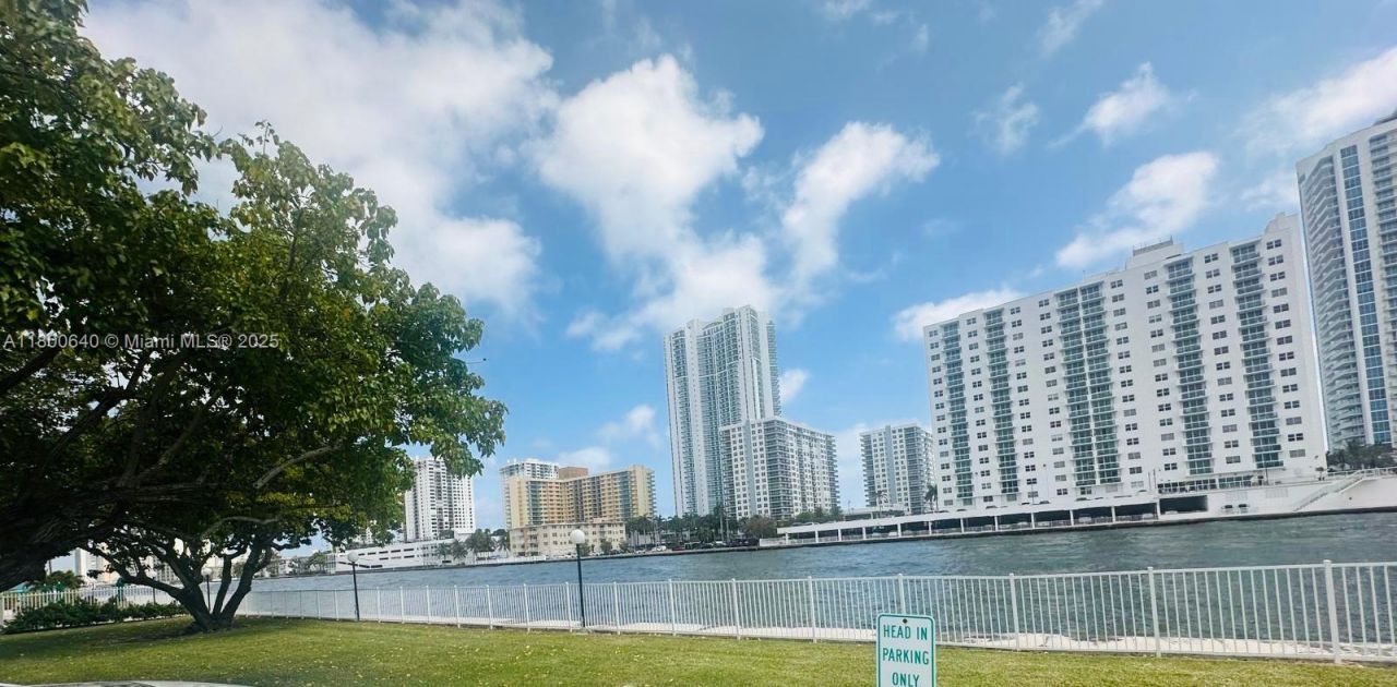 800 Parkview Dr, Unit 104, Hallandale Beach, FL 33009 Photo