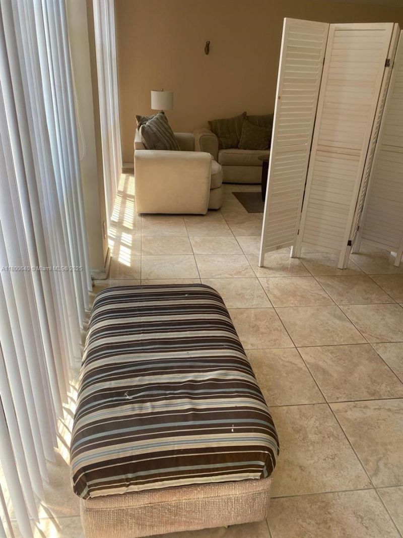 800 Parkview Dr, Unit 104, Hallandale Beach, FL 33009 Photo