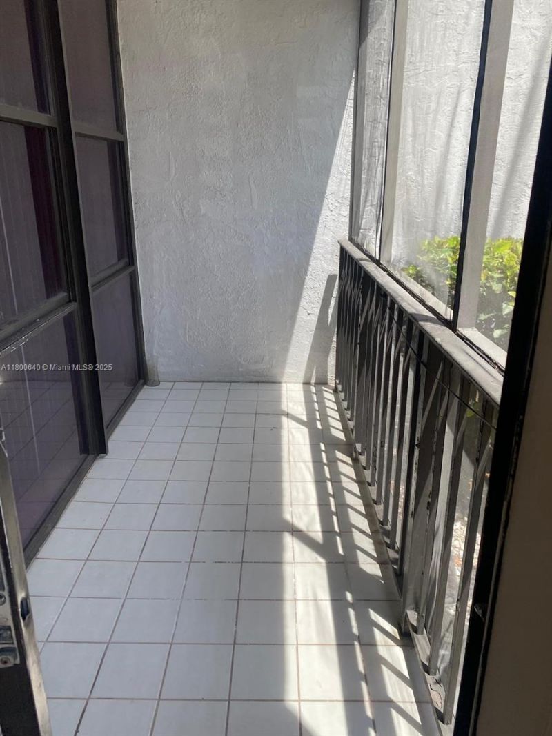 800 Parkview Dr, Unit 104, Hallandale Beach, FL 33009 Photo