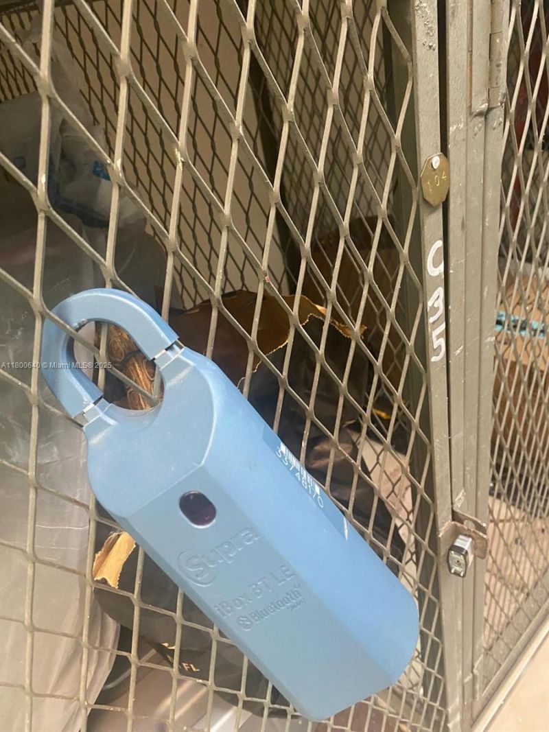 800 Parkview Dr, Unit 104, Hallandale Beach, FL 33009 Photo