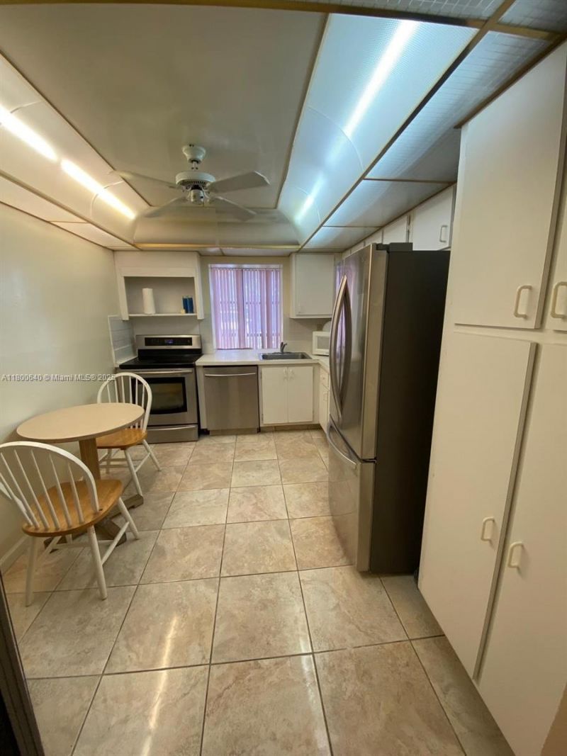 800 Parkview Dr, Unit 104, Hallandale Beach, FL 33009 Photo