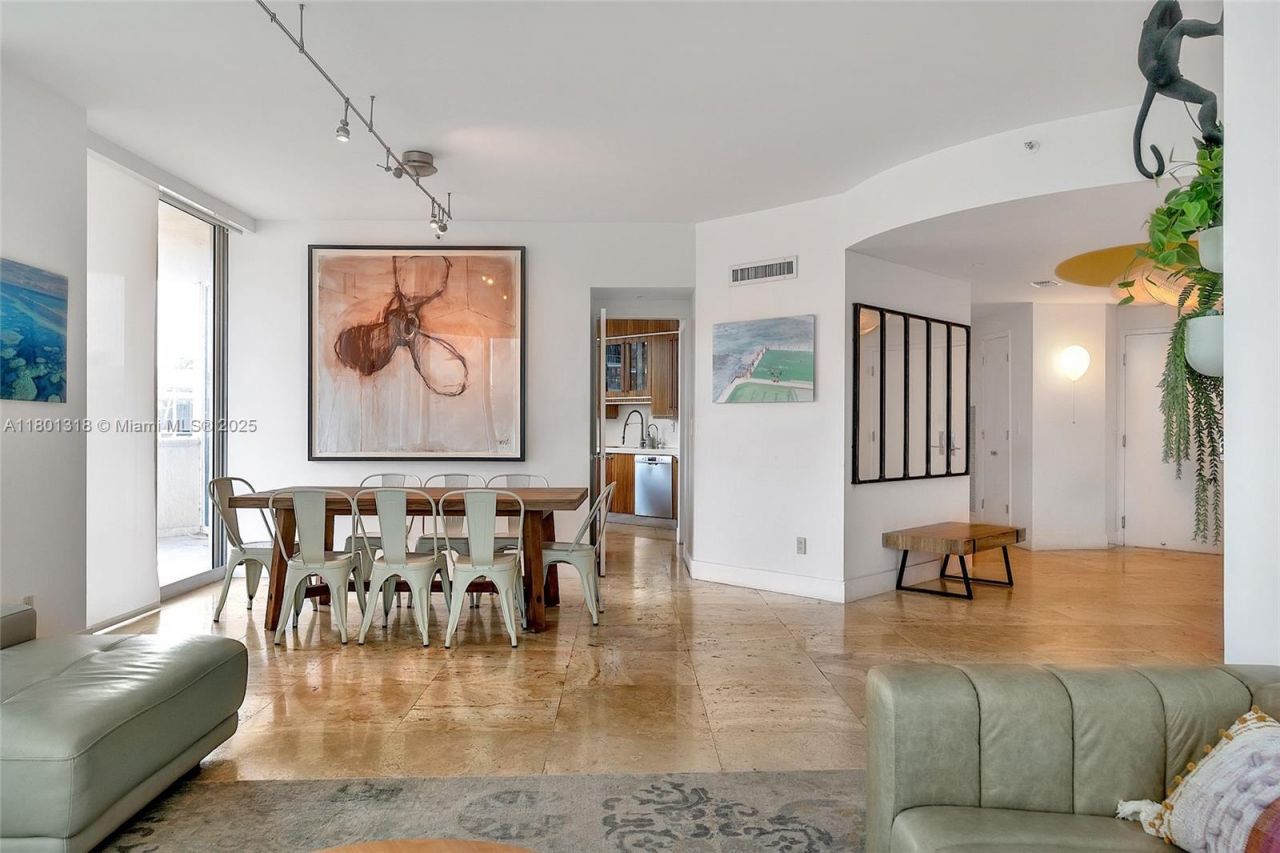 300 S Pointe Dr, Unit 403, Miami Beach, FL 33139 Photo