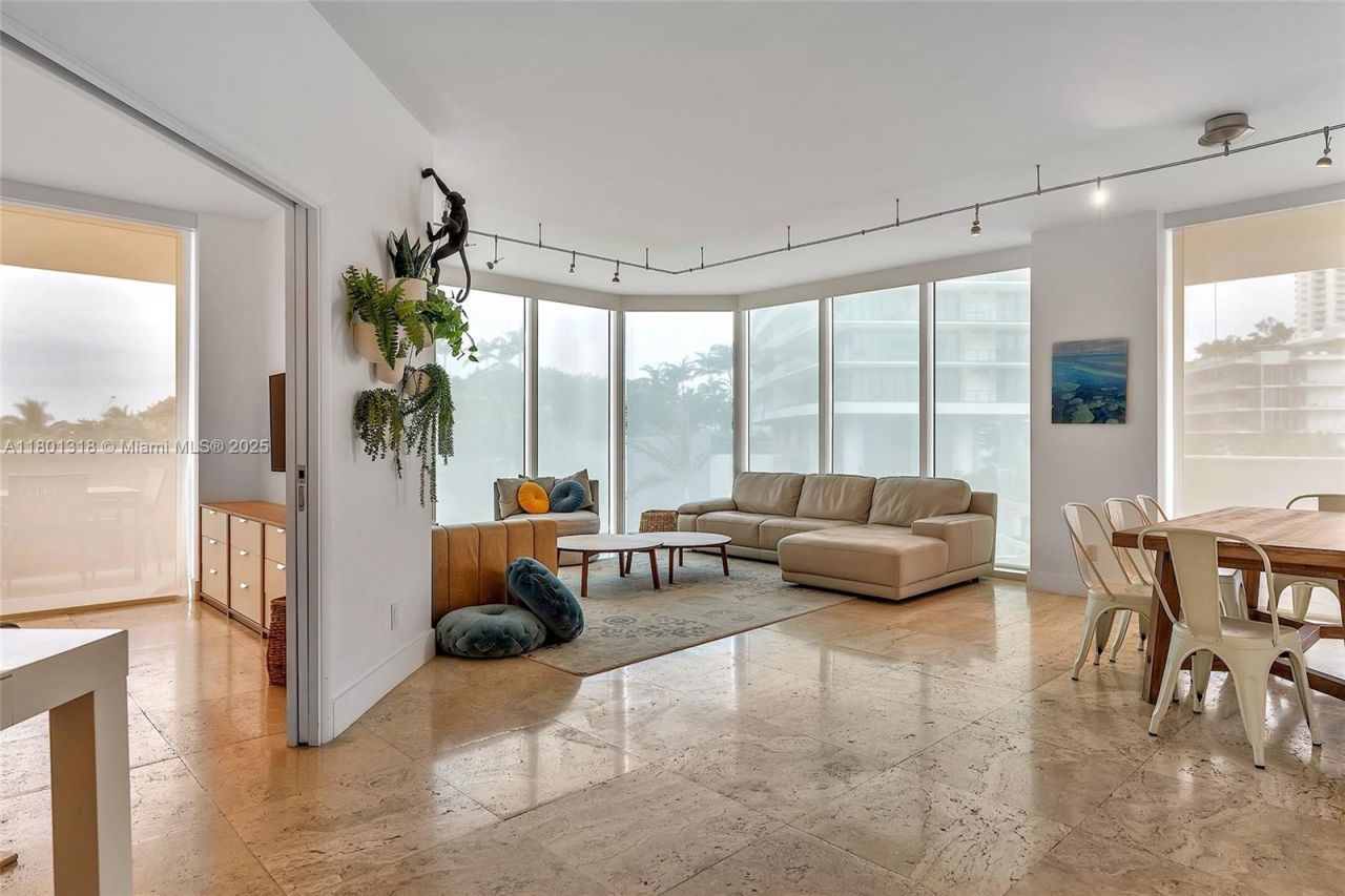 300 S Pointe Dr, Unit 403, Miami Beach, FL 33139 Photo