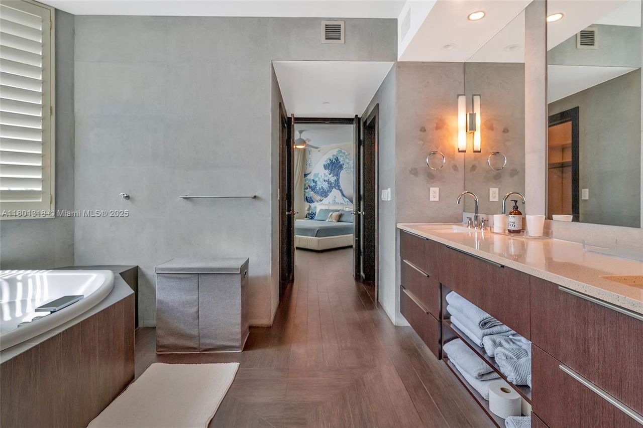 300 S Pointe Dr, Unit 403, Miami Beach, FL 33139 Photo