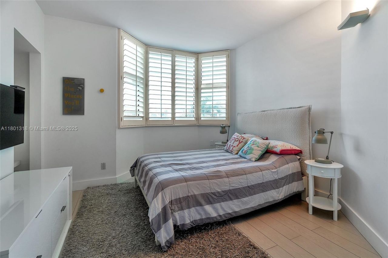 300 S Pointe Dr, Unit 403, Miami Beach, FL 33139 Photo