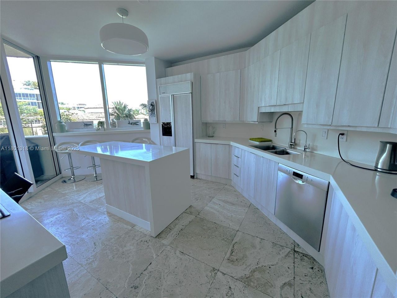300 S Pointe Dr, Unit 403, Miami Beach, FL 33139 Photo