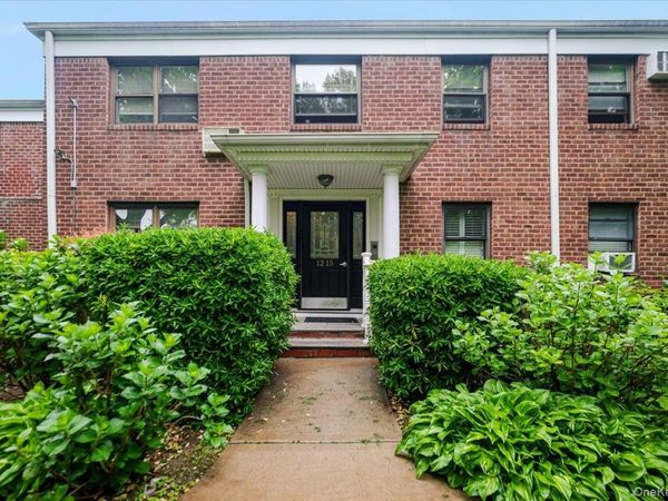 1215 E Broadway, Unit A-13, Hewlett, NY 11557