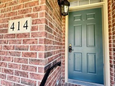 414 Old Pine Way, Walled Lake, MI 48390